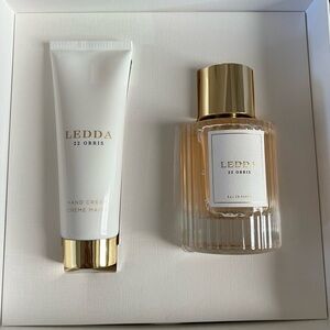 Brand new !! Beautiful gift set.